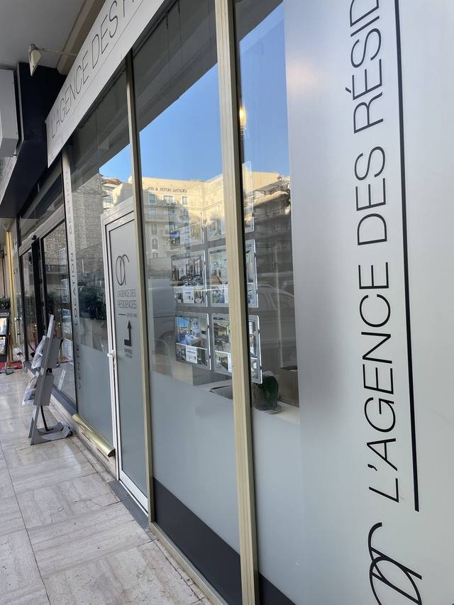 Enseigne & signalétique — L'Agence des Résidences : vitrophanie vitrine agence immobiliere