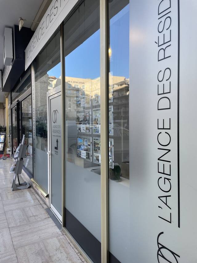 Enseigne & signalétique — L'Agence des Résidences : vitrophanie vitrine agence immobiliere