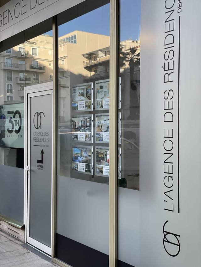 Enseigne & signalétique — L'Agence des Résidences : vitrophanie vitrine agence immobiliere