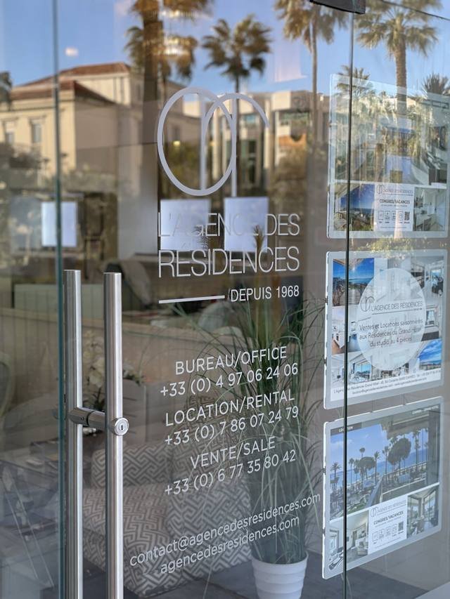 Enseigne & signalétique — L'Agence des Résidences : vitrophanie vitrine agence immobiliere