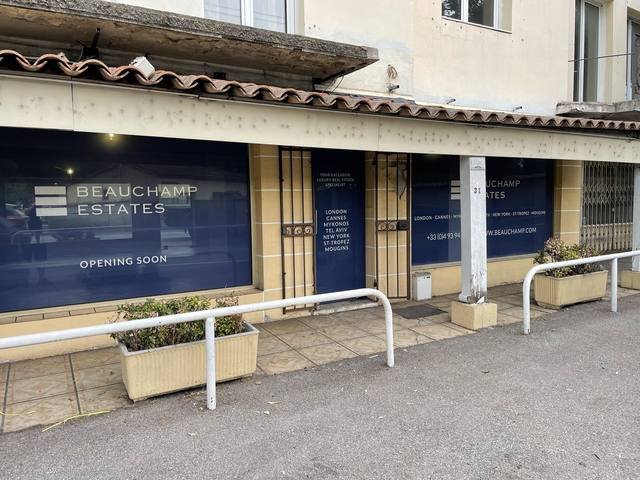 Enseigne & signalétique — Beauchamp Estates : vitrophanie agence immobiliere luxe