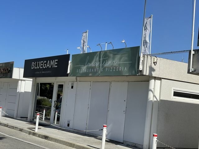Enseigne & signalétique — Bluegame La Lanterna : enseigne caisson lumineuse facade