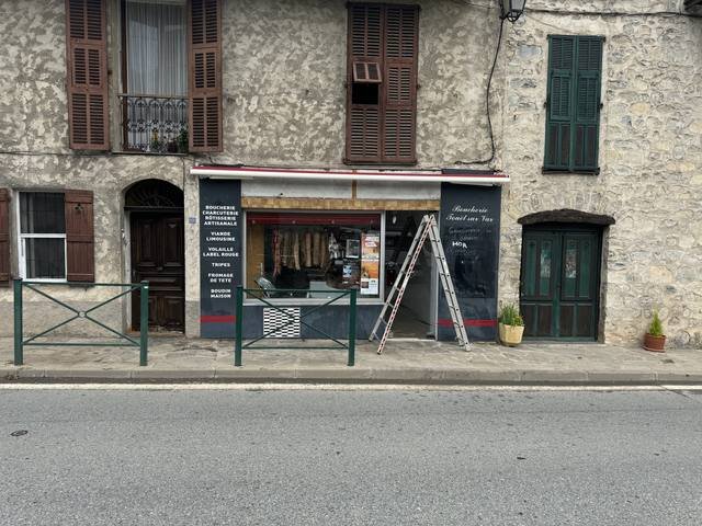 Enseigne & signalétique — Boucherie Briot : enseigne habillage vitrine boucherie touet sur var