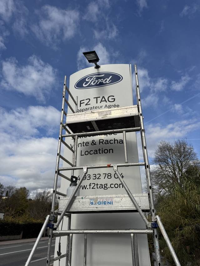 Enseigne & signalétique — F2 Tag — Ford : totem carrosserie reparateur agree ford