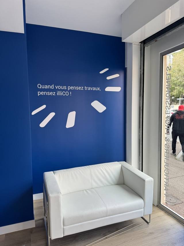 Enseigne & signalétique — illiCO travaux : adhesif mural lettres relief agence