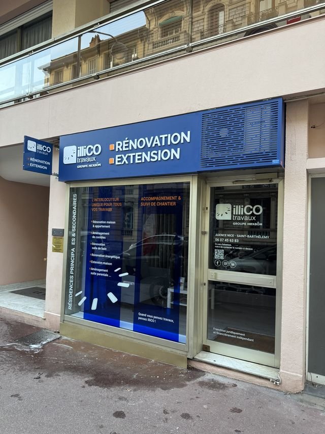 Enseigne & signalétique — illiCO travaux : caisson lumineux facade