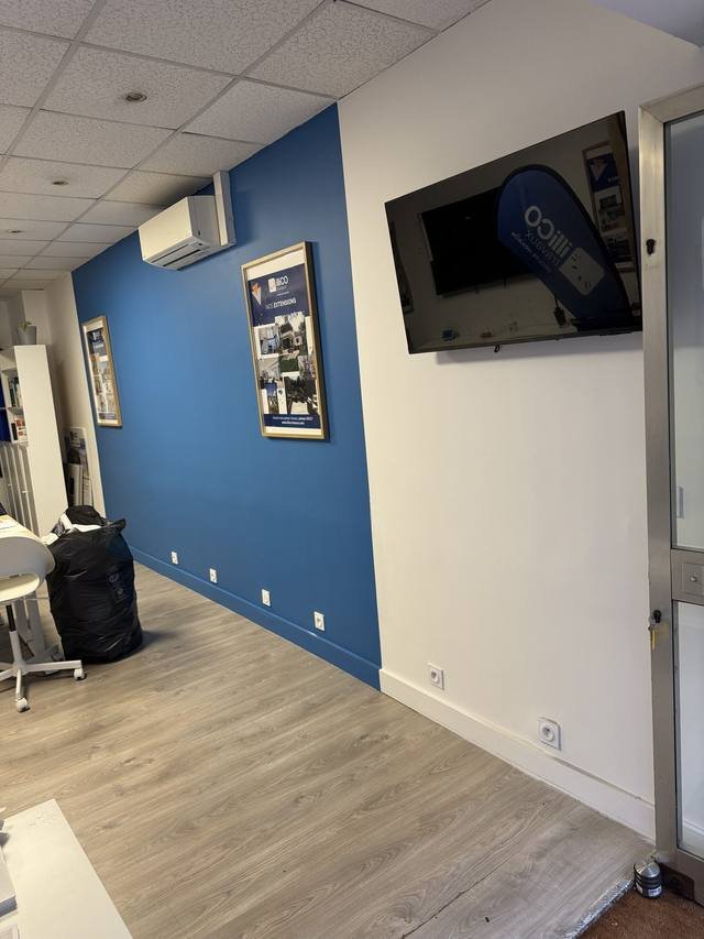 Enseigne & signalétique — illiCO travaux : decor mural interieur agence renovation
