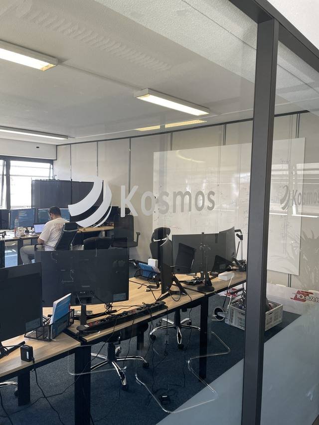 Enseigne & signalétique — Kosmos : film depoli vitrophanie logo bureaux