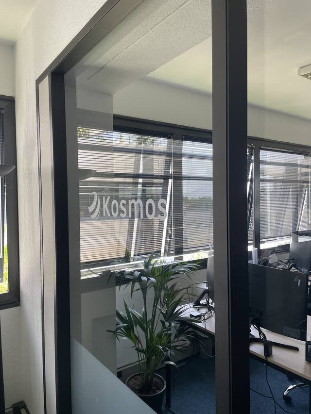Enseigne & signalétique — Kosmos : film depoli vitrophanie logo bureaux