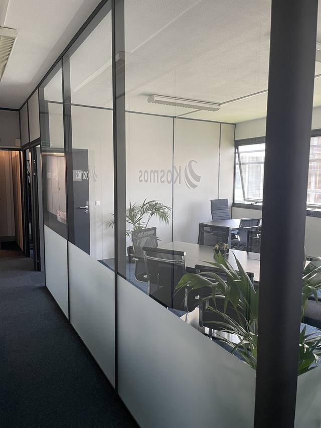 Enseigne & signalétique — Kosmos : film depoli vitrophanie logo bureaux