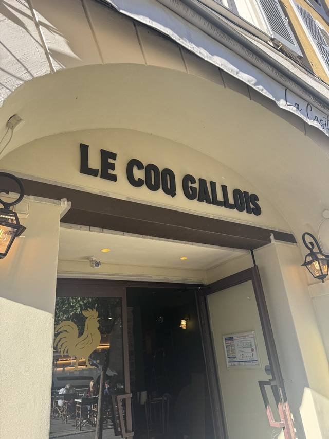 Enseigne & signalétique — Le Coq Gallois : lettres decoupees relief restaurant