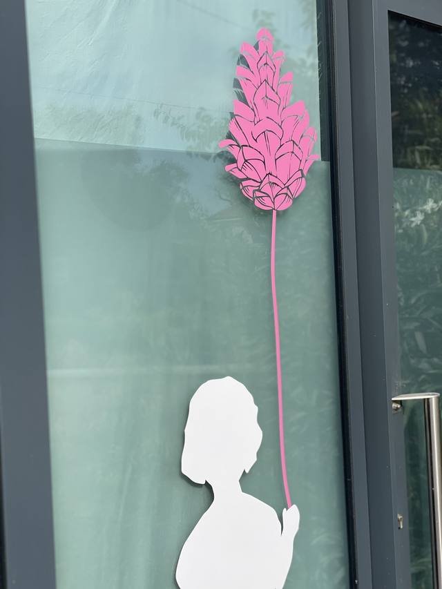 Enseigne & signalétique — Pomme de Pins : vitrophanie decorative vitrine enfants