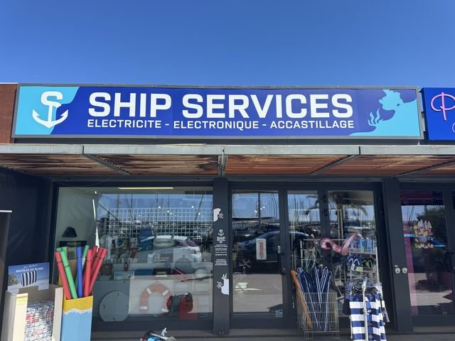 Enseigne & signalétique — Ship Services : enseigne caisson lumineuse facade