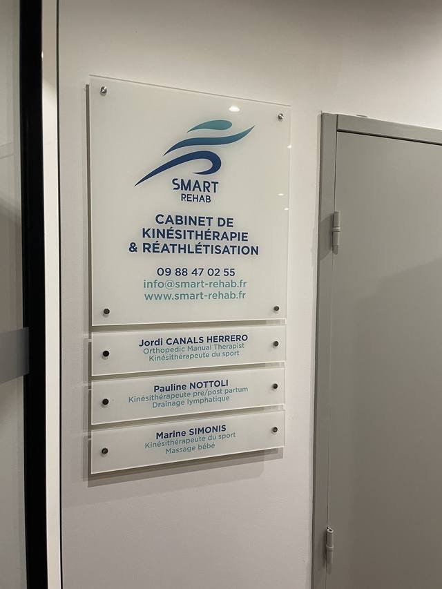 Enseigne & signalétique — Smart Rehab : signaletique cabinet kinesitherapie reathletisation