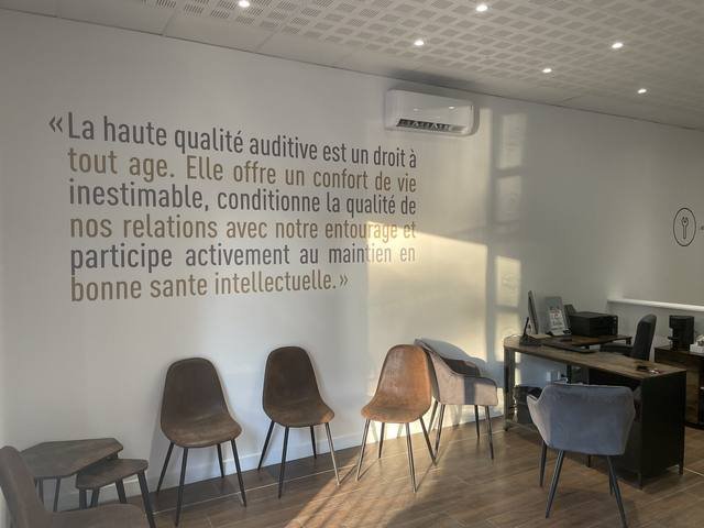 Enseigne & signalétique — Sonance Audition : adhesif mural texte espace accueil