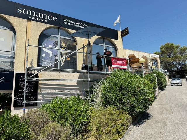 Enseigne & signalétique — Sonance Audition : enseigne bandeau facade immeuble