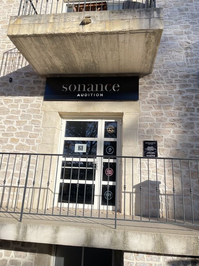 Enseigne & signalétique — Sonance Audition : enseigne drapeau potence