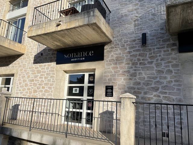 Enseigne & signalétique — Sonance Audition : enseigne facade immeuble audioprothesiste