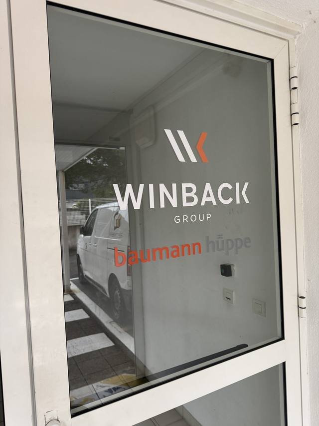 Enseigne & signalétique — Winback : vitrophanie logo cloison vitree bureau