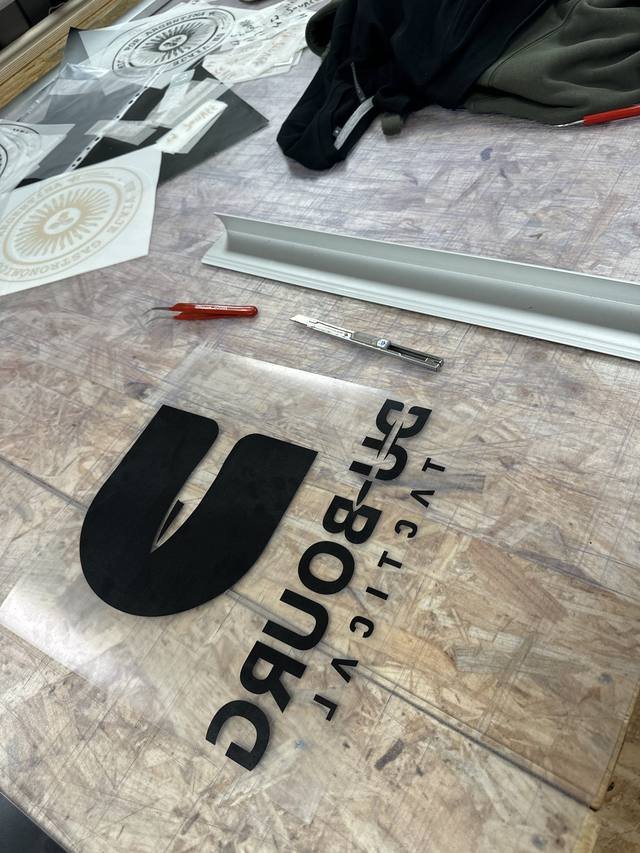 Impression grand format — Du Bourg Tactical : lettres adhesives decoupees vinyle