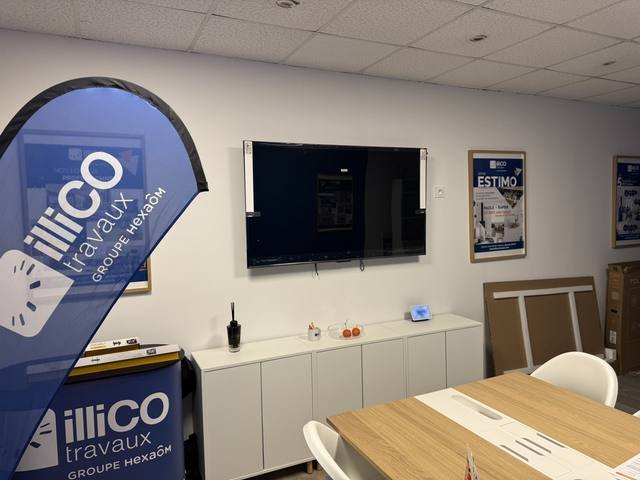 Impression grand format — illiCO travaux : oriflamme voile publicitaire agence