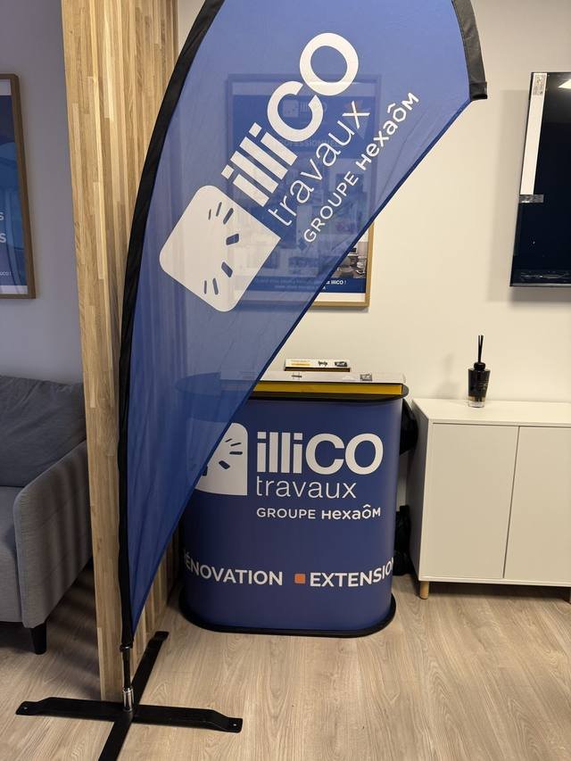 Impression grand format — illiCO travaux : oriflamme voile publicitaire agence