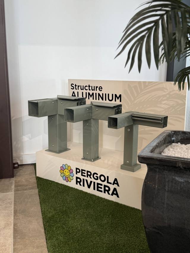 Impression grand format — Pergola Riviera : plv presentoir showroom structure aluminium