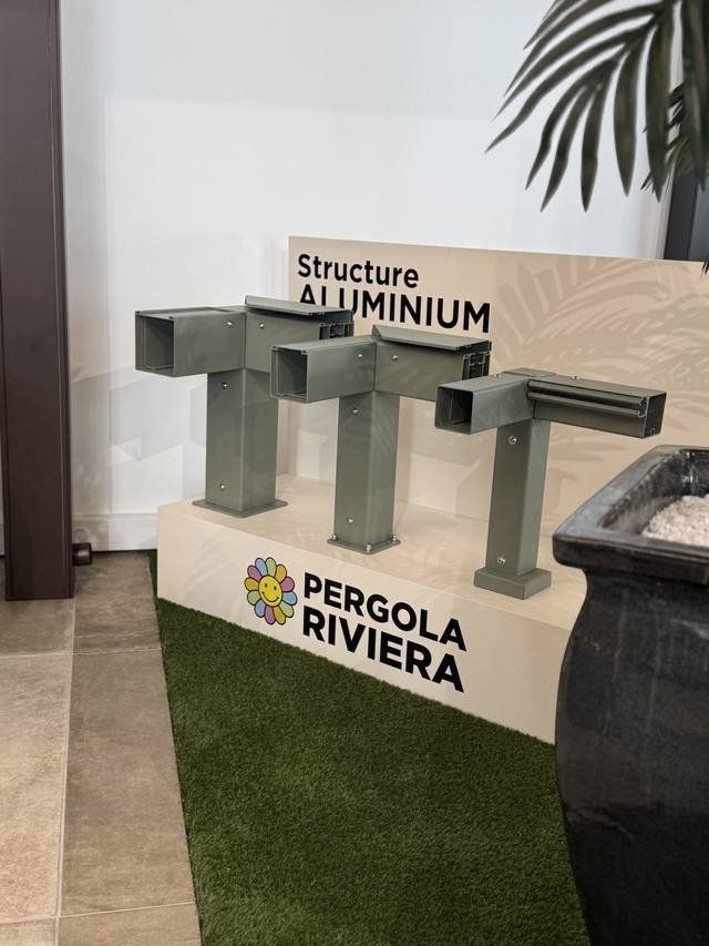 Impression grand format — Pergola Riviera : plv presentoir showroom structure aluminium