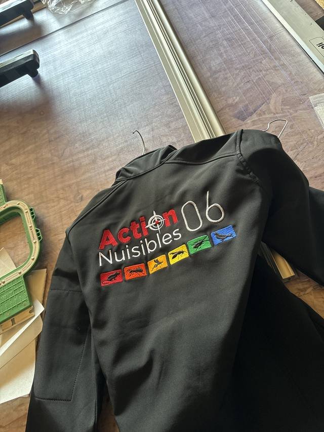 Marquage textile — Action Nuisibles 06 : flocage sweat deratisation desinsectisation