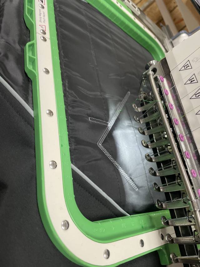 Marquage textile — Edificium : broderie machine industrielle tshirt atelier