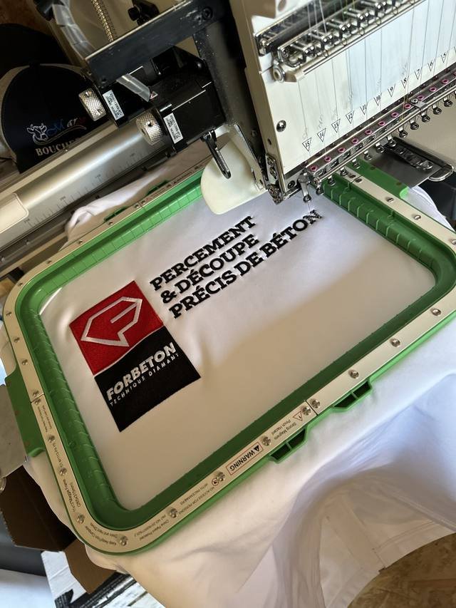 Marquage textile — Forreton : serigraphie cadre tshirt percement beton