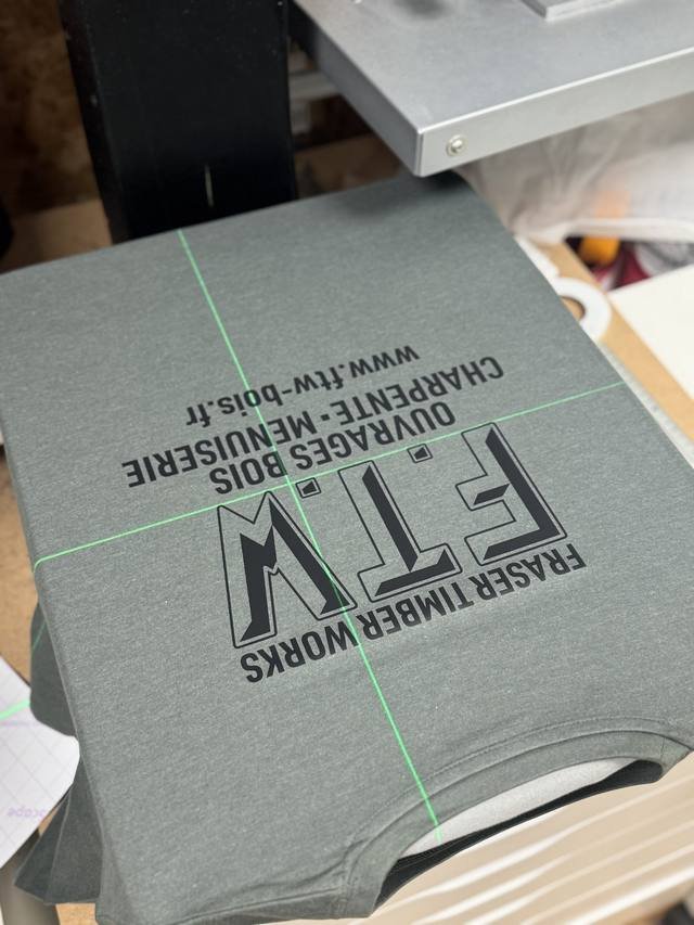 Marquage textile — Fraser Timber Works : flocage tshirt charpente menuiserie