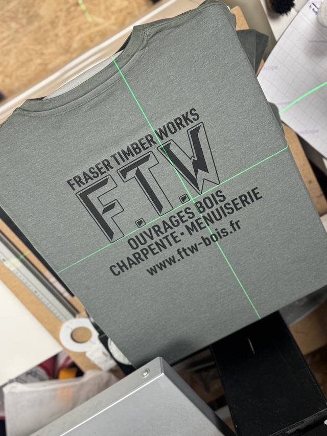 Marquage textile — Fraser Timber Works : flocage tshirt charpente menuiserie