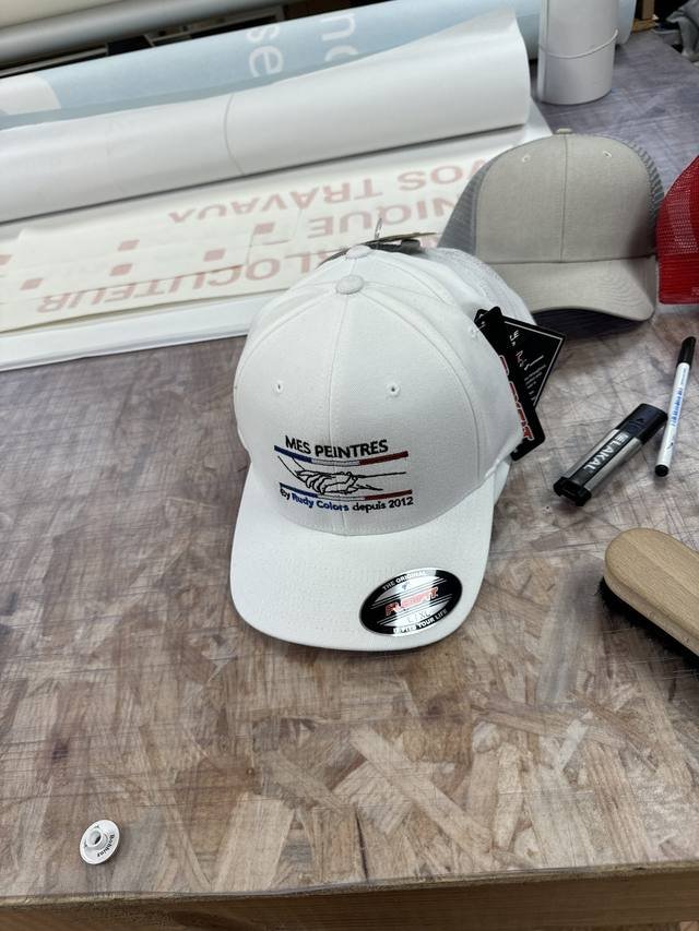 Marquage textile — Mes Peintres : broderie casquette entreprise peinture
