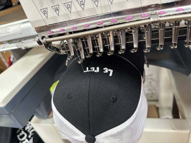 Marquage textile — Mes Peintres : broderie casquette entreprise peinture