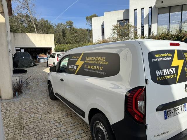 Marquage véhicule — Debusy Électricité : marquage utilitaire electricite generale