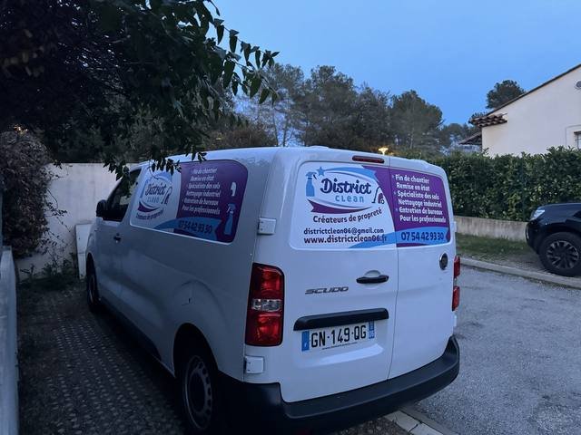 Marquage véhicule — District Clean : marquage utilitaire nettoyage fin de chantier