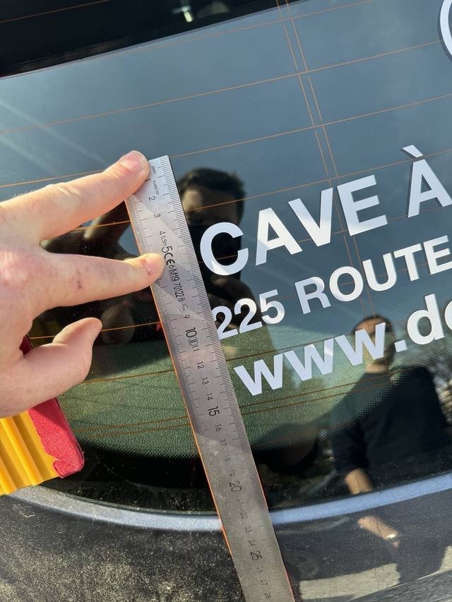 Marquage véhicule — Dolio : lettrage vitre arriere cave a vin grasse