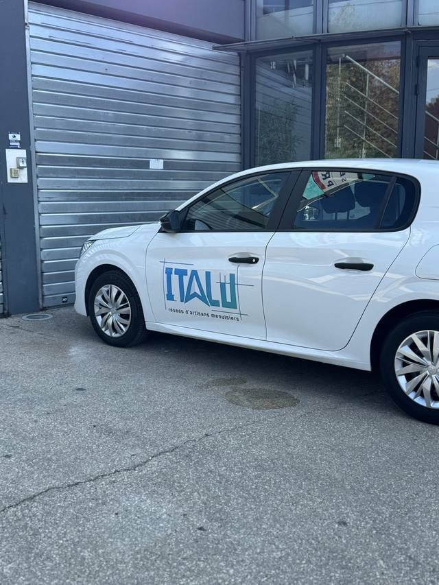 Marquage véhicule — Italu : lettrage vehicule reseau artisans menuisiers
