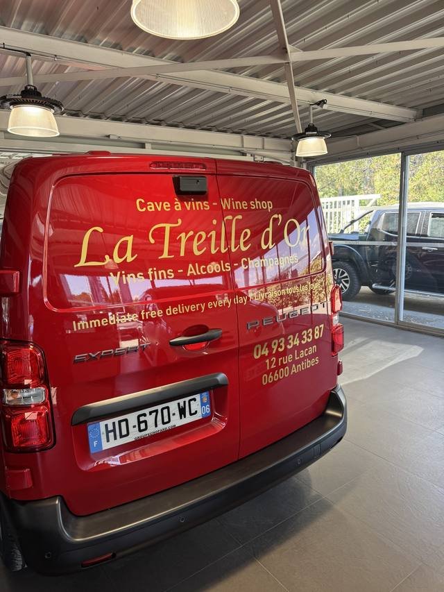 Marquage véhicule — La Treille d'Or : habillage complet fourgon cave a vins antibes