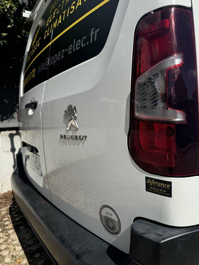 Marquage véhicule — Lopez Élec : marquage utilitaire electricite climatisation