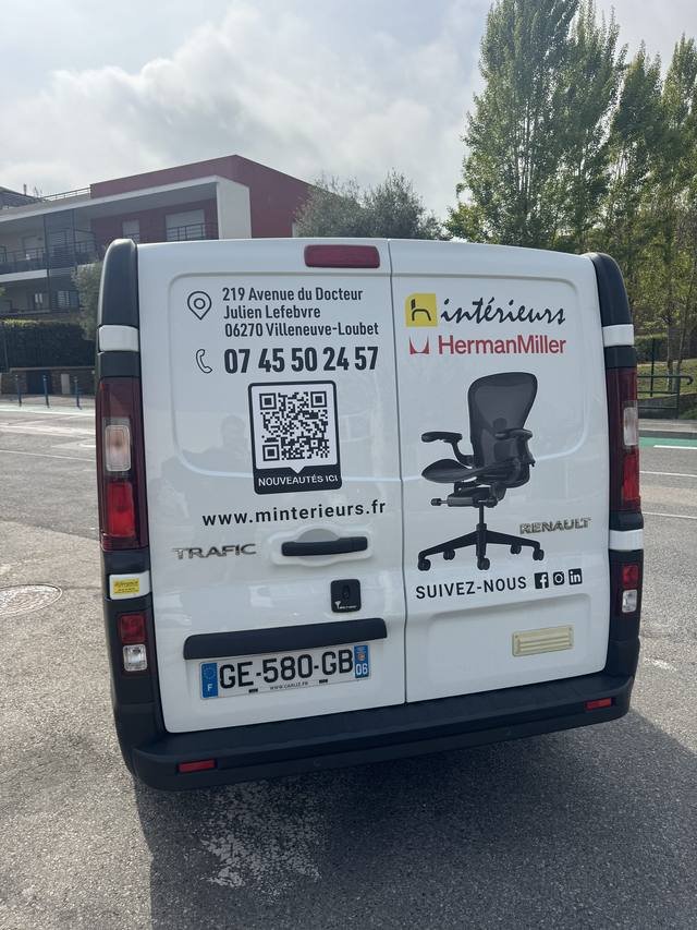 Marquage véhicule — M Intérieurs : habillage utilitaire mobilier de bureau