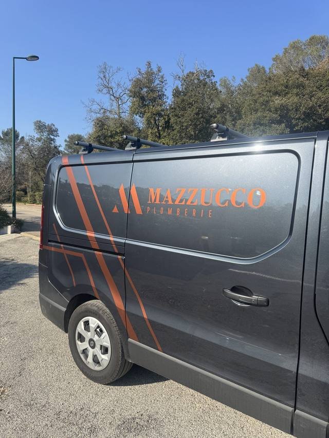 Marquage véhicule — Mazzucco Plomberie : marquage utilitaire plombier adhesif