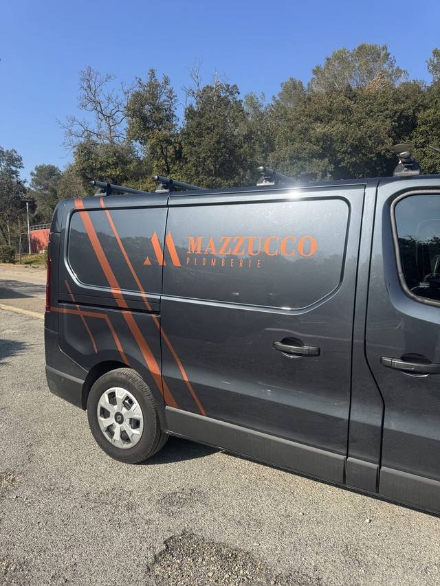 Marquage véhicule — Mazzucco Plomberie : marquage utilitaire plombier adhesif