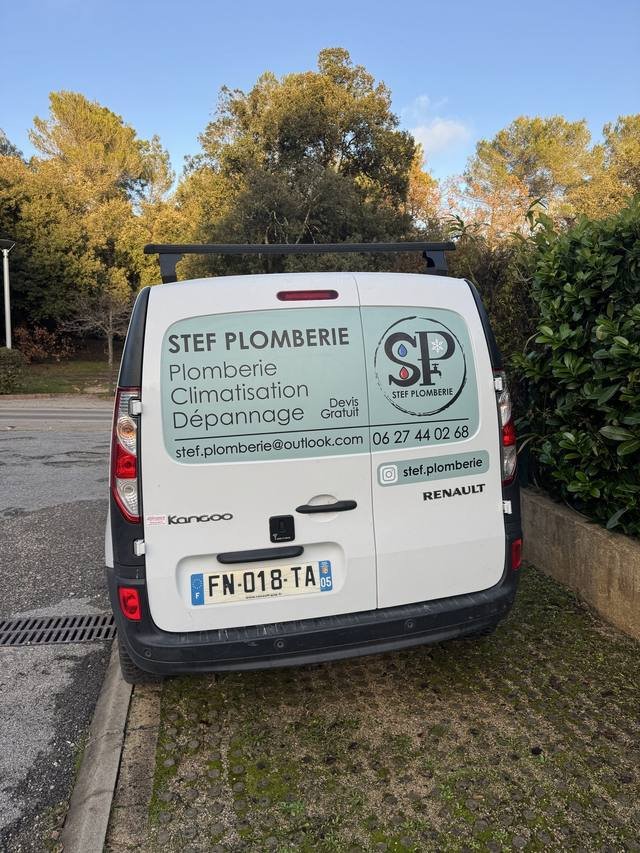 Marquage véhicule — Stef Plomberie : lettrage utilitaire plombier climatisation