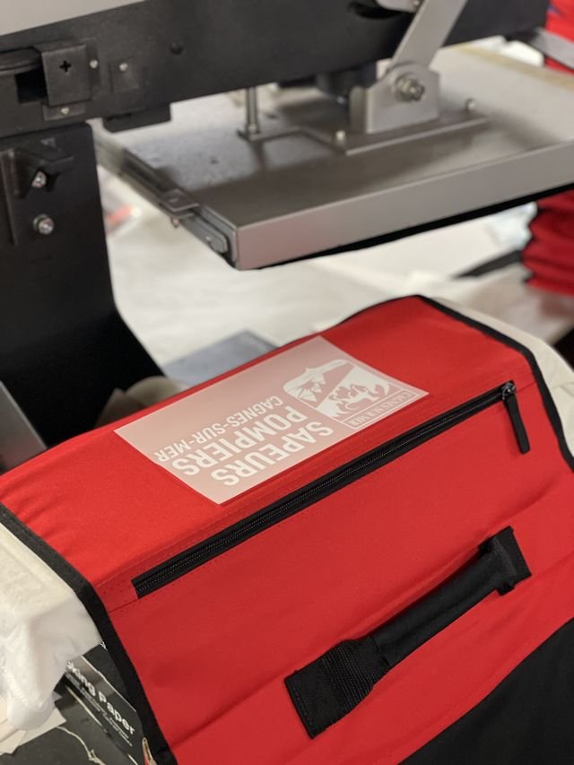 objets-publicitaires — Sapeurs Pompiers Cagnes Sur Mer : trousse textile rouge