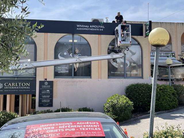 Pose & installation — Carlton International : pose enseigne nacelle agence immobiliere
