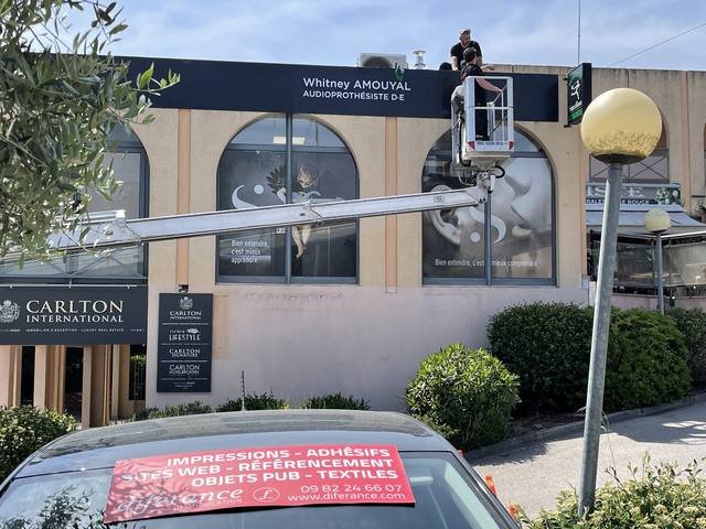 Pose & installation — Carlton International : pose enseigne nacelle agence immobiliere