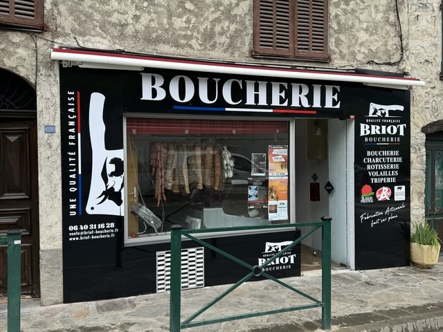 Habillage de façade en panneau Dibond et adhésif contrecollé, Boucherie Briot