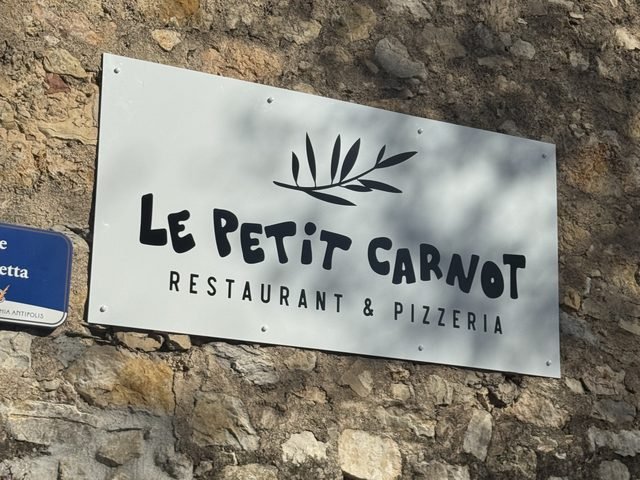 Enseigne de façade en panneau Dibond avec adhésif découpé, Le Petit Carnot